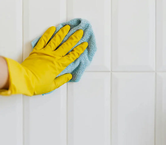 Fliesen reinigen und pflegen – so bleibt alles dauerhaft schön