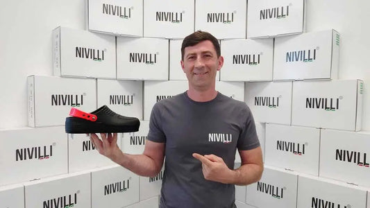 Fliesenlegermeister will Deal für seine Nagelschuh-Clogs